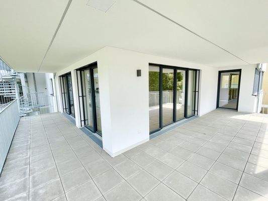 großer Balkon