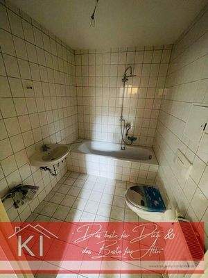 Badezimmer (Wanne/ WC/ Waschmaschinenanschluss)