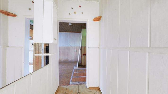 Durchgang zum Wohnbereich EG