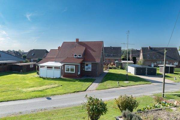 Vorderansicht vom Deich