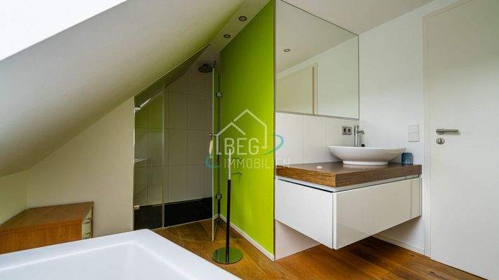 Wohnhaus: Badezimmer OG