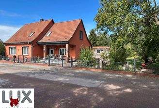 Haus - Frontansicht .jpg