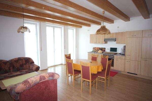 Wohnen / Essen / Kochen W 2 im DG