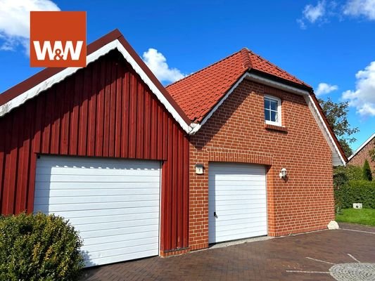 Garage mit geschlossenem Carport