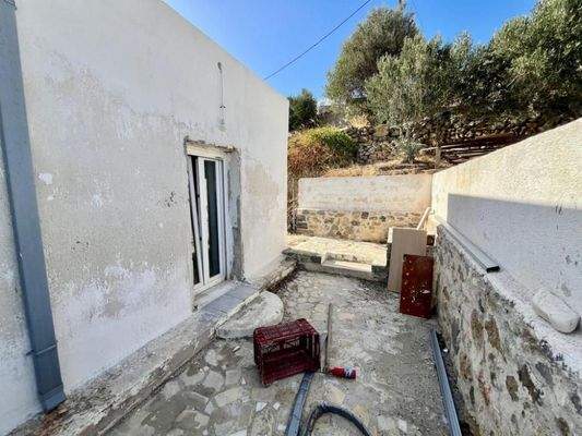 Kreta, Pachia Ammos: Teilweise renoviertes Haus mit Garten zu verkaufen