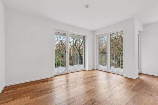 Wohnzimmer mit Balkon