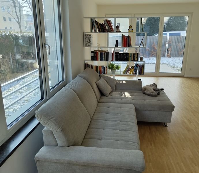Helle Garten-Wohnung (2 Zimmer) mit Süd-Terrasse (BJ 2023, KfW 55plus mit Wärmepumpe und Photovolt