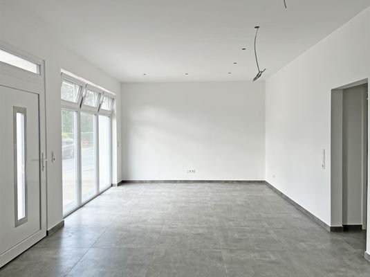 Nach Fertigstellung/Ausstattung Laden vorne