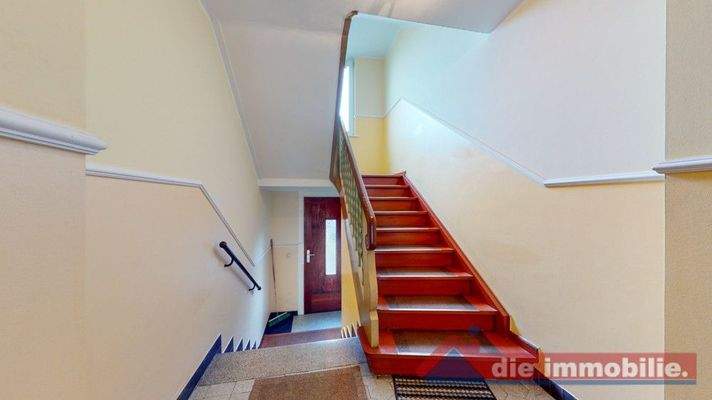 Freundlich gestaltetes Treppenhaus mit gepflegtem Gesamteindruck