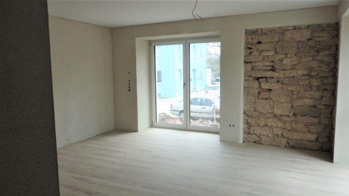 Balkontüre/ rechts Schauwand