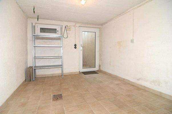 Kellerraum mit Gartenausgang