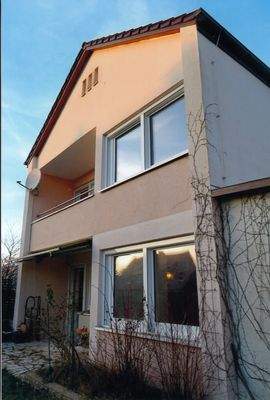 Gartenansicht des WH mit Terrasse im EG