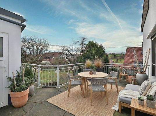 EG: Terrasse mit Zugang zum Wohn/Essbereich