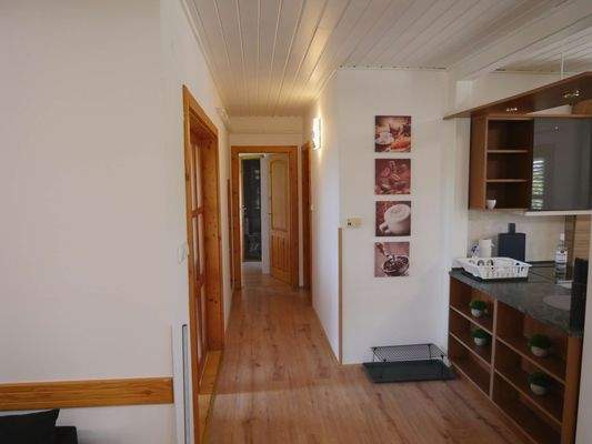 Flur untere Wohnung (1).JPG