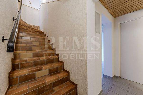 Treppenaufgang zur Hauptwohnung