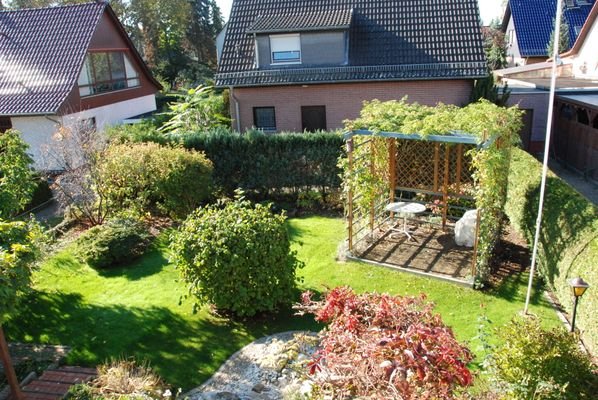 Blick aus dem Fenster in den Garten Süd West