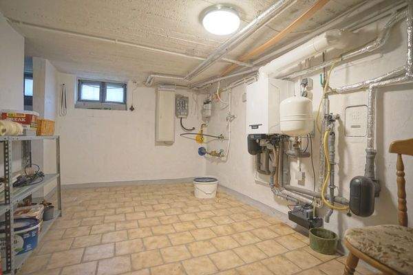 Kellerraum mit Heizungsanlage