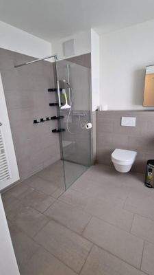 Die bodentiefe Dusche.jpg