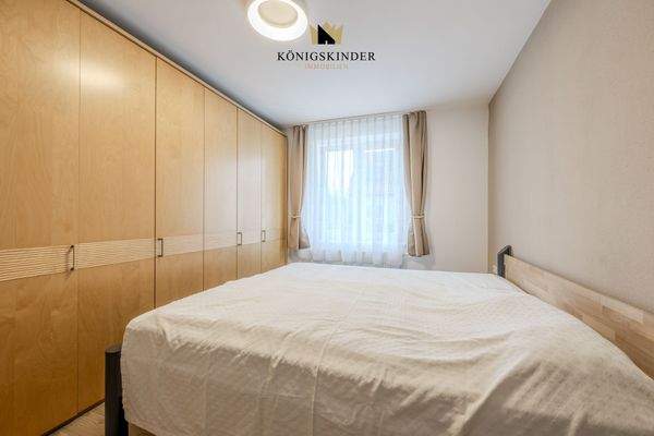 Erdgeschoss-Schlafzimmer: hell, ruhig und ideal für erholsame Nächte.