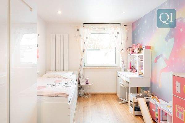 QI-6899 OG-Schlafzimmer 1