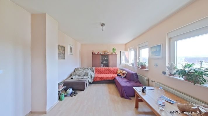 OG I Das geräumige Wohnzimmer