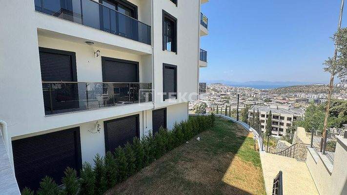 Sea-View Apartment in a Complex with Pool in Kuşadası