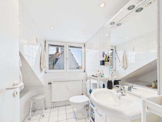 Badezimmer mit Tageslicht