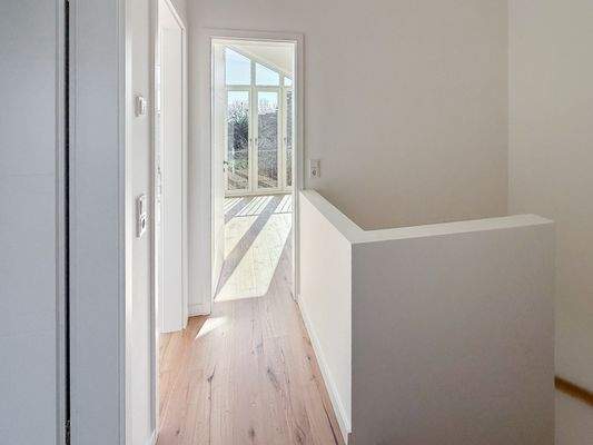 7. Flur im OG.jpg