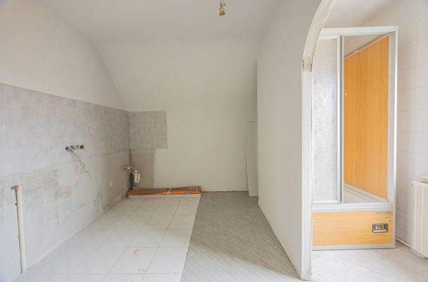 8. OG Küche + Dusche