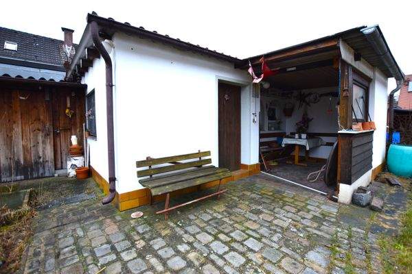 Freisitz und Nebengebäude
