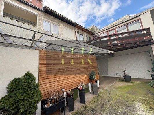 Hof sowie Ansicht Hinterhaus