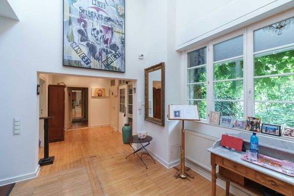 Lichtdurchfluteter Eingangsbereich 