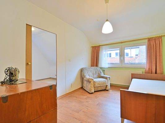 Das Schlafzimmer mit einem Durchgangszimmer...