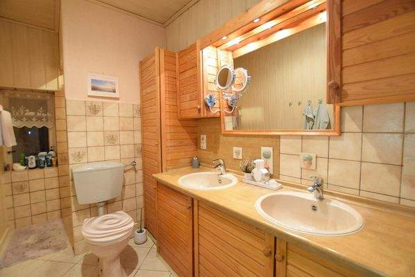 Erdgeschoss Wohnung 1 Duschbad