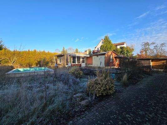 hinteres Grundstück mit Bungalow und Garage