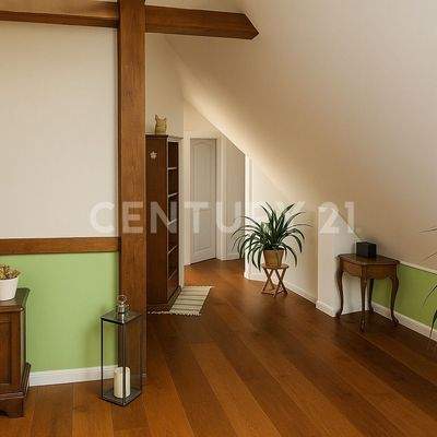 Gemütlicher Dachbodenflur mit Potenzial