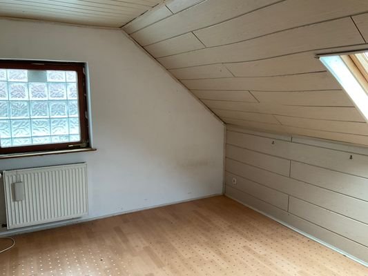 Zimmer im DG Krebs Immo