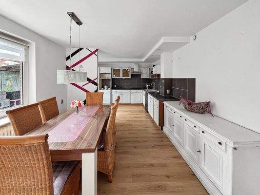 Küche und Esszimmer