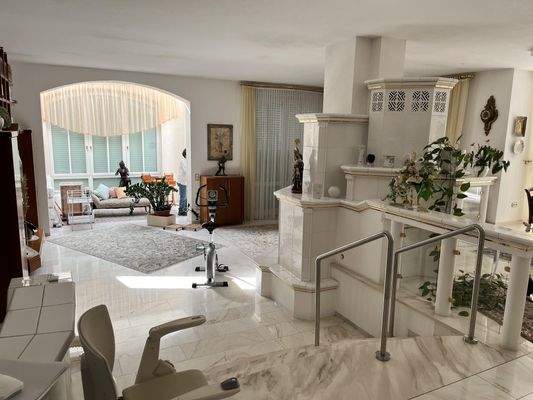 Treppe zum Wohnbereich