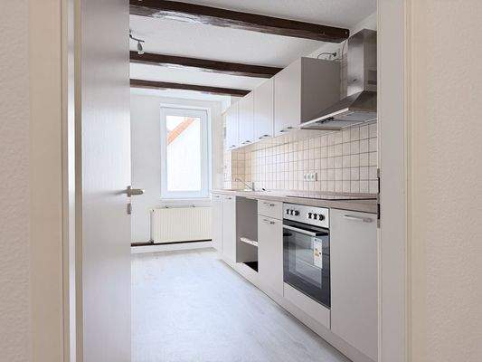 Die neue Einbauküche vom Flur aus gesehen