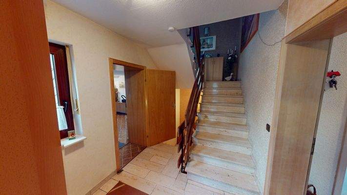 Treppenhaus zu den separierten Wohneinheiten 