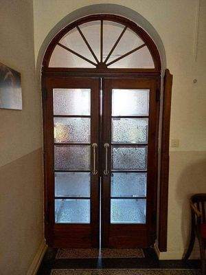 Doppelflüglige Abschlusstür