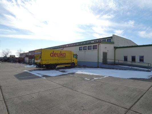 4 Außenansicht Lagerhalle.JPG