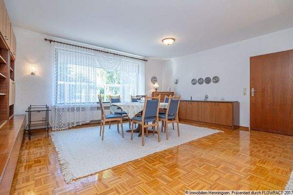 Wohn-Esszimmer mit Parkett