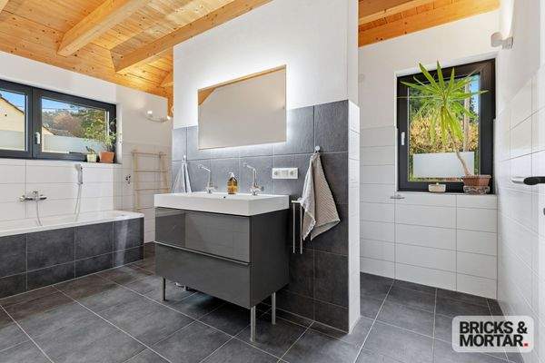 Bad Obergeschoss Bild 1