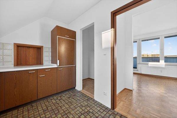 Küche mit Abstellkammer