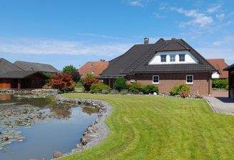 Ansicht Süden und Gartenteich