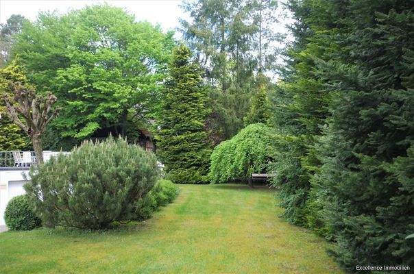 Neben der Garageneinfahrt