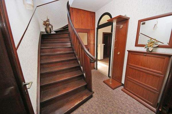 Eingangsbereich/ Treppenhaus im EG