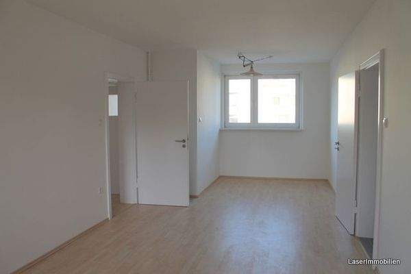 Wohnzimmer mit Eßbereich